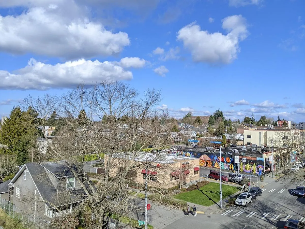 A Premier Smart Condo With Parking Seattle Apartment