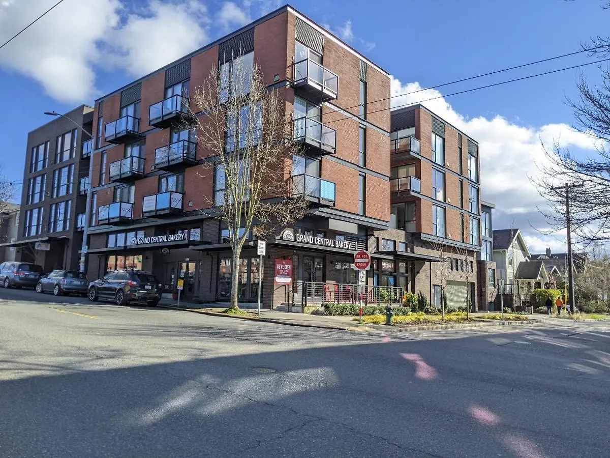A Premier Smart Condo With Parking Seattle